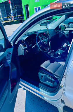 Внедорожник / Кроссовер Volkswagen Tiguan 2011 в 
