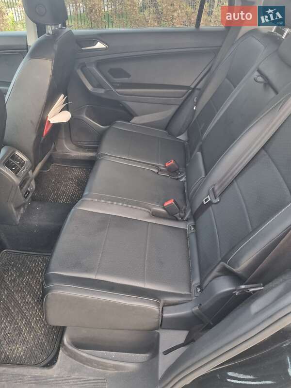 Внедорожник / Кроссовер Volkswagen Tiguan 2017 в Львове