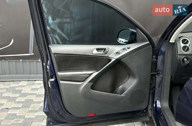 Позашляховик / Кросовер Volkswagen Tiguan 2016 в 