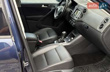 Позашляховик / Кросовер Volkswagen Tiguan 2016 в 