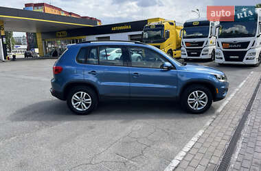Позашляховик / Кросовер Volkswagen Tiguan 2016 в 