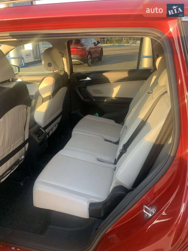 Внедорожник / Кроссовер Volkswagen Tiguan 2017 в Новоукраинке