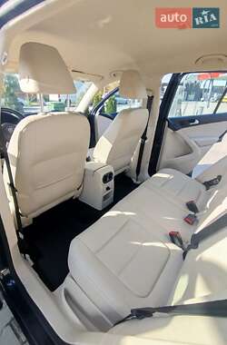 Внедорожник / Кроссовер Volkswagen Tiguan 2016 в 