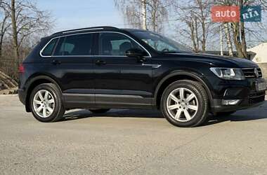 Внедорожник / Кроссовер Volkswagen Tiguan 2016 в 