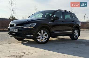 Внедорожник / Кроссовер Volkswagen Tiguan 2016 в 