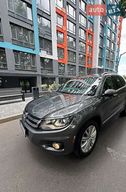 Позашляховик / Кросовер Volkswagen Tiguan 2016 в 
