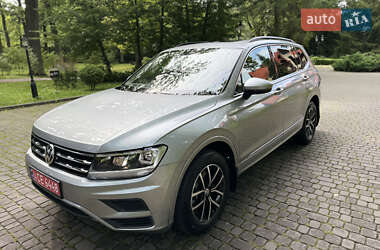 Внедорожник / Кроссовер Volkswagen Tiguan 2021 в 