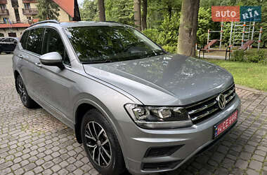 Внедорожник / Кроссовер Volkswagen Tiguan 2021 в 