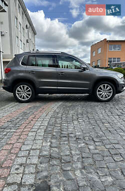 Позашляховик / Кросовер Volkswagen Tiguan 2016 в 