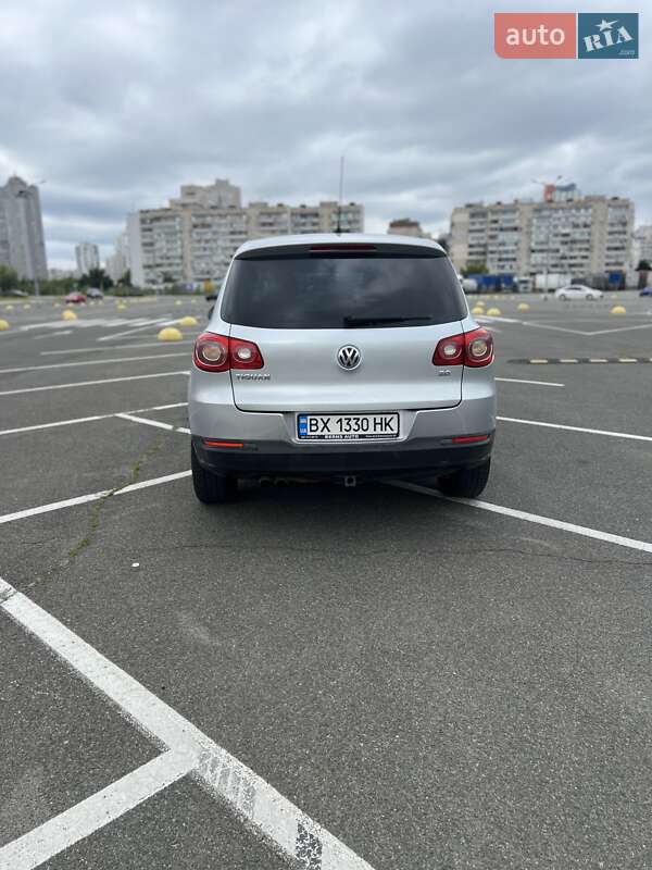 Внедорожник / Кроссовер Volkswagen Tiguan 2010 в Киеве