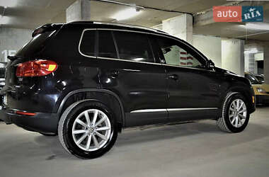 Внедорожник / Кроссовер Volkswagen Tiguan 2016 в 