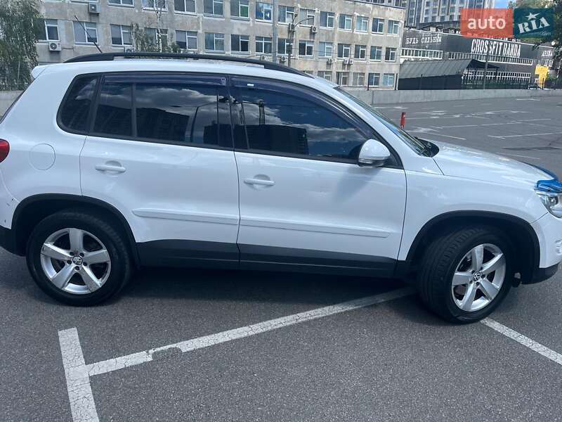Внедорожник / Кроссовер Volkswagen Tiguan 2009 в Киеве