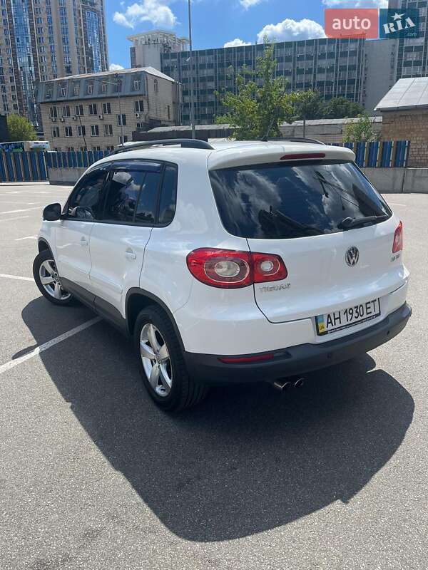 Внедорожник / Кроссовер Volkswagen Tiguan 2009 в Киеве