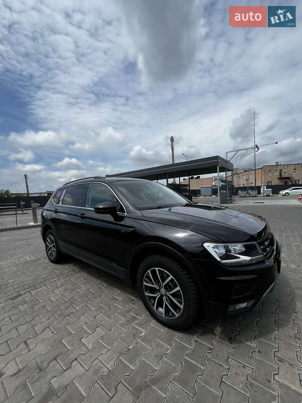 Внедорожник / Кроссовер Volkswagen Tiguan 2020 в Киеве