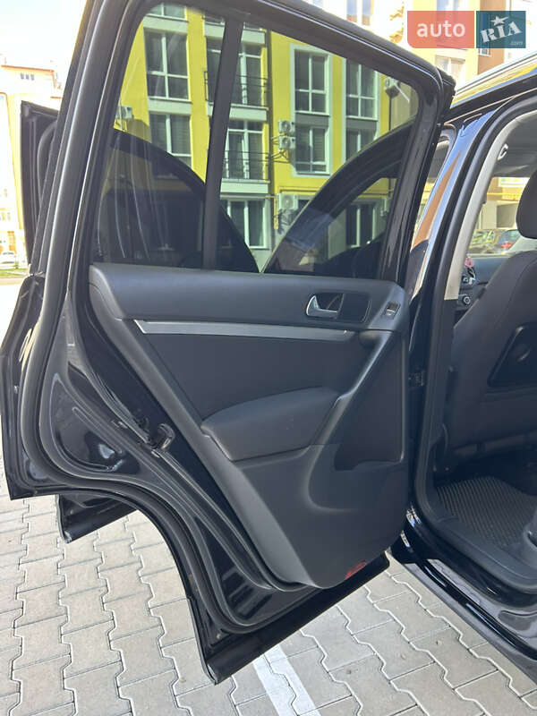 Внедорожник / Кроссовер Volkswagen Tiguan 2012 в Черновцах фото 13 Внедорожник / Кроссовер Volkswagen Tiguan 2012 в Черновцах