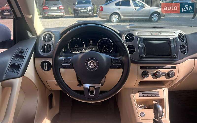 Внедорожник / Кроссовер Volkswagen Tiguan 2016 в Черновцах