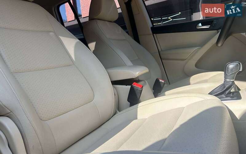 Внедорожник / Кроссовер Volkswagen Tiguan 2016 в Черновцах