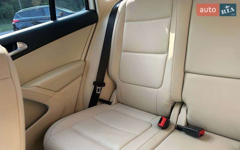 Внедорожник / Кроссовер Volkswagen Tiguan 2016 в Черновцах