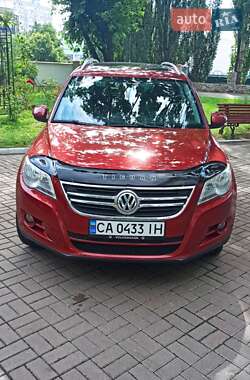 Внедорожник / Кроссовер Volkswagen Tiguan 2010 в Киеве