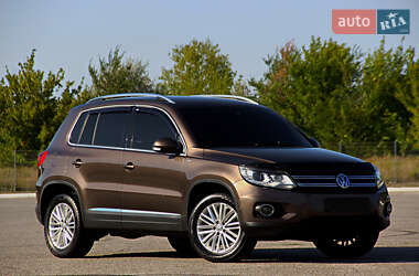 Позашляховик / Кросовер Volkswagen Tiguan 2015 в Дніпрі