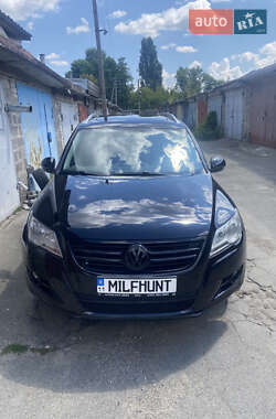 Внедорожник / Кроссовер Volkswagen Tiguan 2010 в Киеве