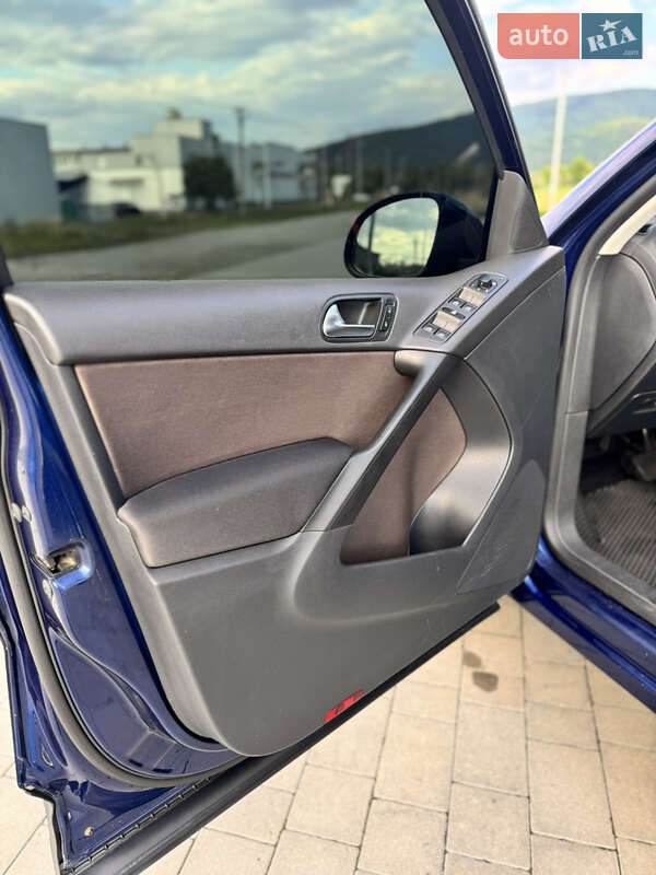 Внедорожник / Кроссовер Volkswagen Tiguan 2009 в Виноградове фото 17 Внедорожник / Кроссовер Volkswagen Tiguan 2009 в Виноградове