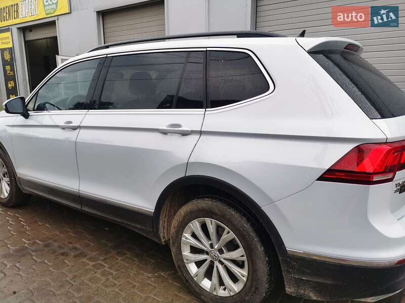 Внедорожник / Кроссовер Volkswagen Tiguan 2018 в Львове
