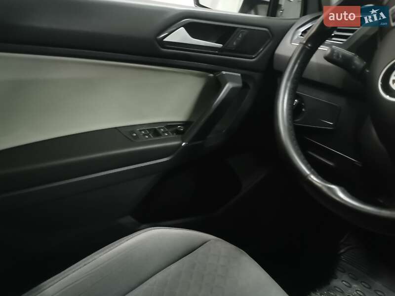 Внедорожник / Кроссовер Volkswagen Tiguan 2018 в Львове