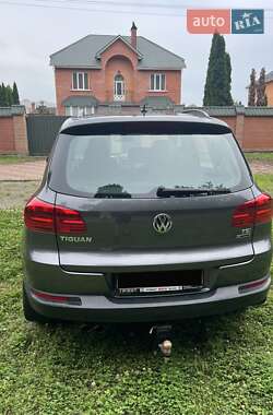 Внедорожник / Кроссовер Volkswagen Tiguan 2016 в 