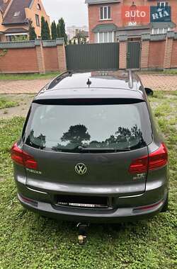 Внедорожник / Кроссовер Volkswagen Tiguan 2016 в 