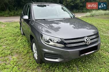 Внедорожник / Кроссовер Volkswagen Tiguan 2016 в 