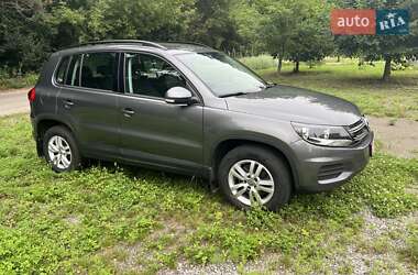 Внедорожник / Кроссовер Volkswagen Tiguan 2016 в 