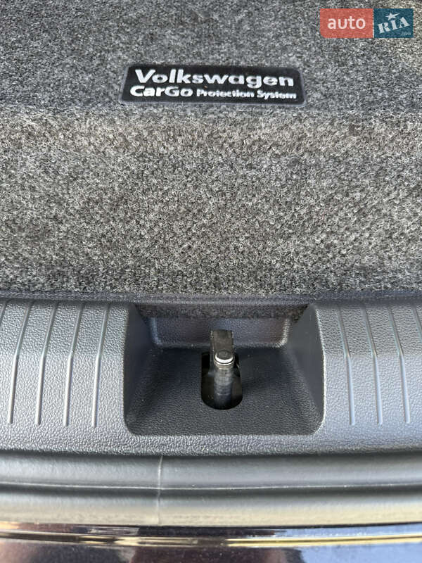 Внедорожник / Кроссовер Volkswagen Tiguan 2019 в Львове