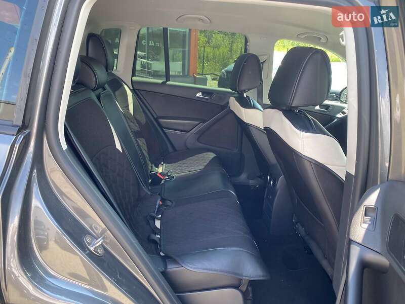 Внедорожник / Кроссовер Volkswagen Tiguan 2016 в Львове
