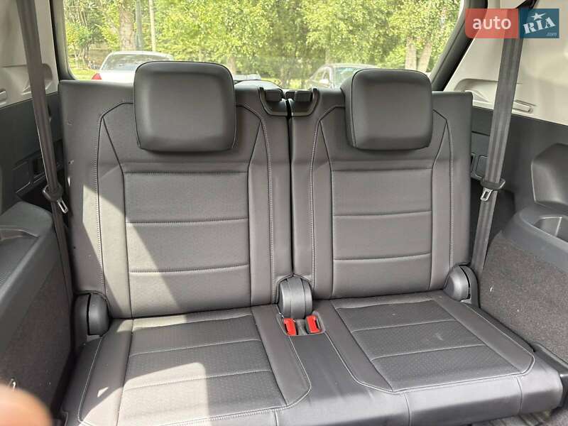 Внедорожник / Кроссовер Volkswagen Tiguan 2017 в Черновцах