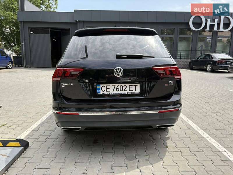 Внедорожник / Кроссовер Volkswagen Tiguan 2017 в Черновцах