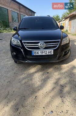 Внедорожник / Кроссовер Volkswagen Tiguan 2010 в Баре