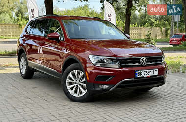 Внедорожник / Кроссовер Volkswagen Tiguan 2017 в Ровно