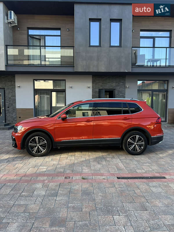 Внедорожник / Кроссовер Volkswagen Tiguan 2019 в Ужгороде