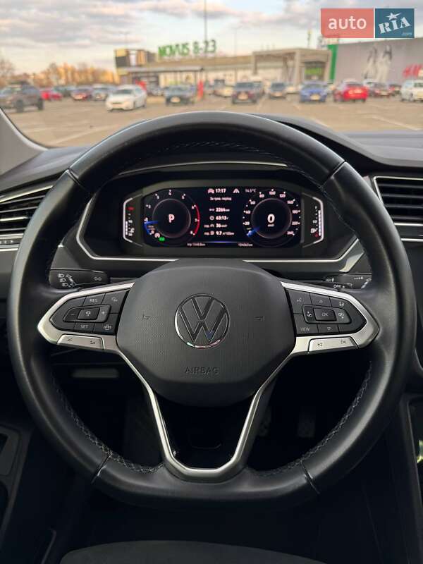 Внедорожник / Кроссовер Volkswagen Tiguan 2021 в Киеве