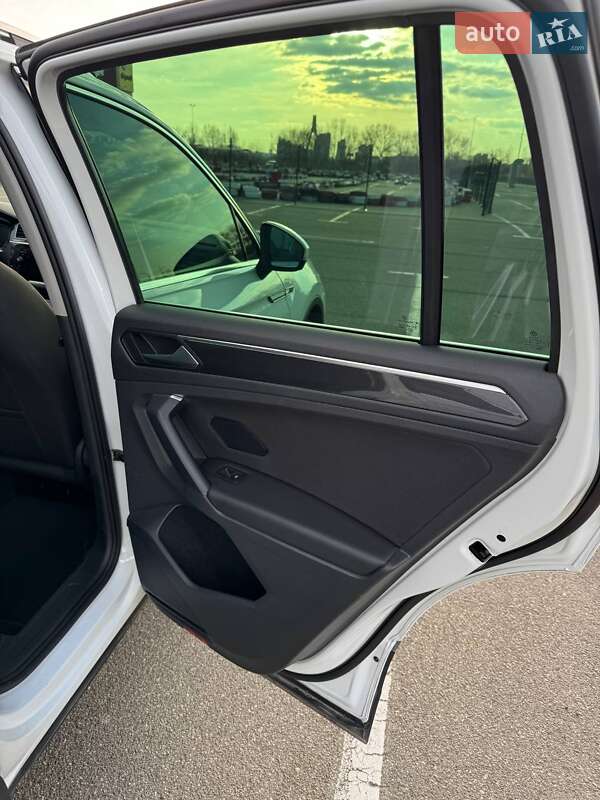 Внедорожник / Кроссовер Volkswagen Tiguan 2021 в Киеве