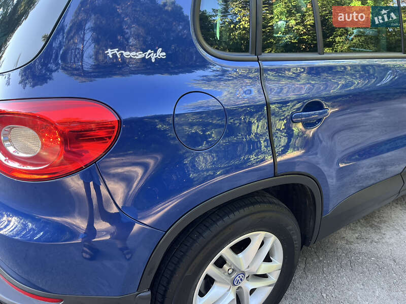 Внедорожник / Кроссовер Volkswagen Tiguan 2011 в Житомире