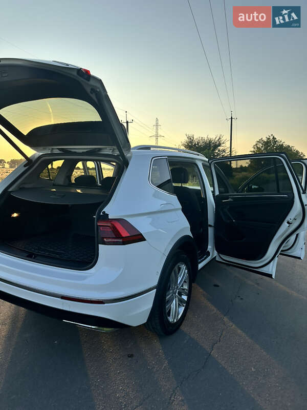 Внедорожник / Кроссовер Volkswagen Tiguan 2019 в Староконстантинове