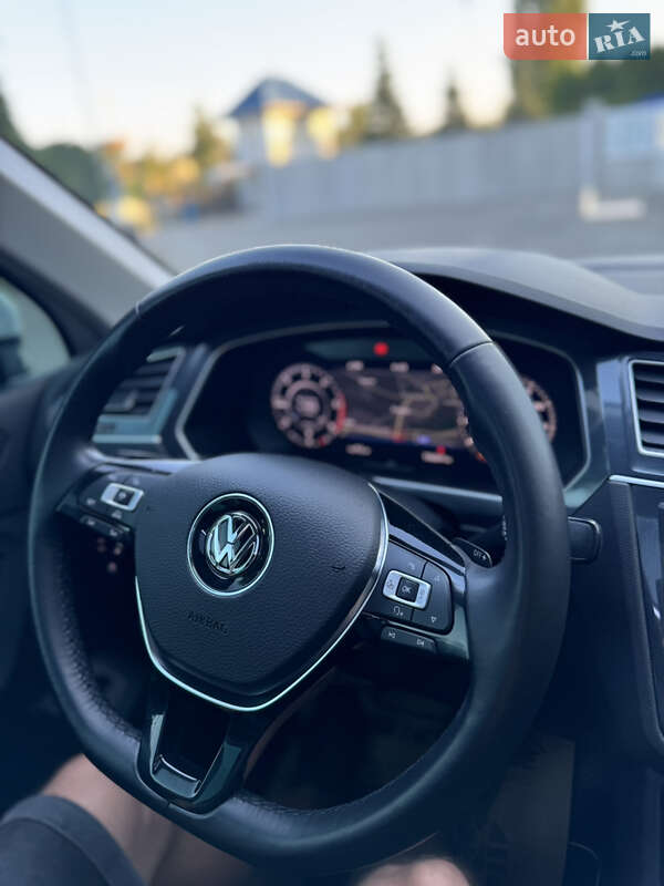 Внедорожник / Кроссовер Volkswagen Tiguan 2017 в Луцке