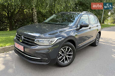 Внедорожник / Кроссовер Volkswagen Tiguan 2022 в Киеве