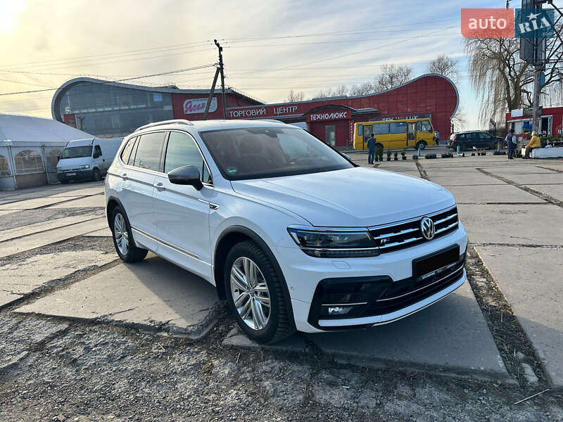 Внедорожник / Кроссовер Volkswagen Tiguan 2019 в Староконстантинове