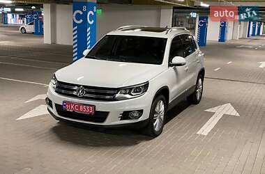 Позашляховик / Кросовер Volkswagen Tiguan 2015 в Києві