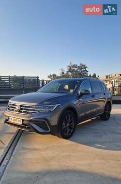 Позашляховик / Кросовер Volkswagen Tiguan 2021 в Києві