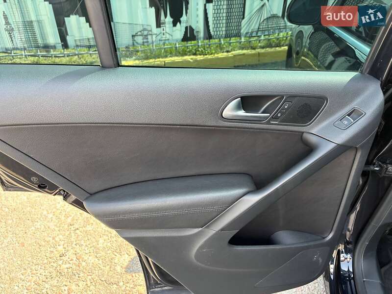 Внедорожник / Кроссовер Volkswagen Tiguan 2016 в Киеве