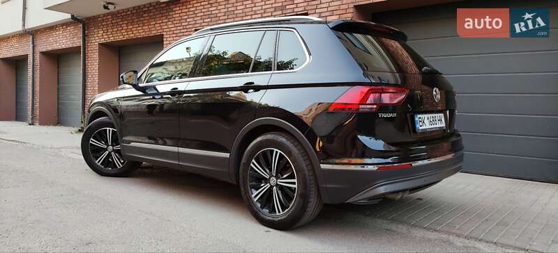 Внедорожник / Кроссовер Volkswagen Tiguan 2017 в Ровно